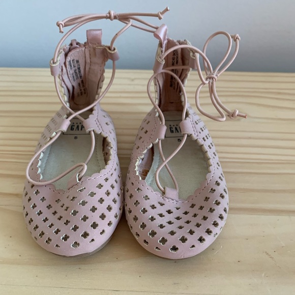 Gap ballet pink eyelet shoes with zipper on back and ties around legs. Size 5. - Picture 3 of 5